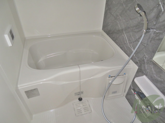 バス・シャワールーム　追焚機能付いてます。いつでも温かいお風呂に入れますよ！