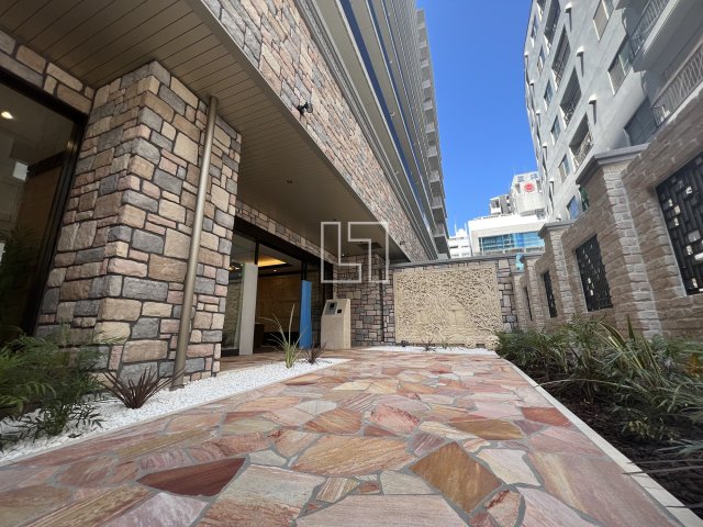 エントランス　プレジオ難波　エントランス