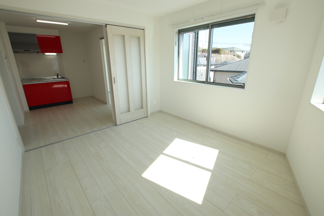 居室・リビング　繋げて１０．７帖の広さで利用できます