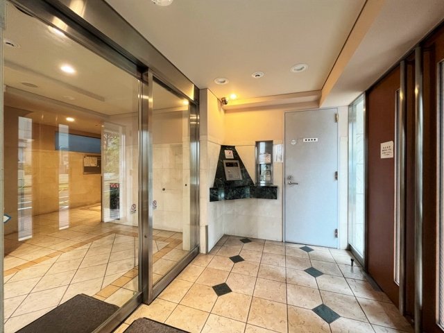 エントランス　ゆとりのあるエントランスです