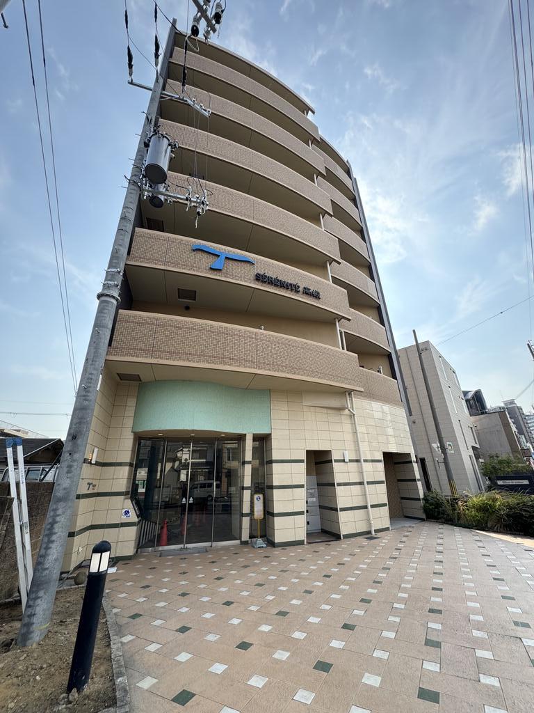 建物外観　タイル張りのオシャレな外観です