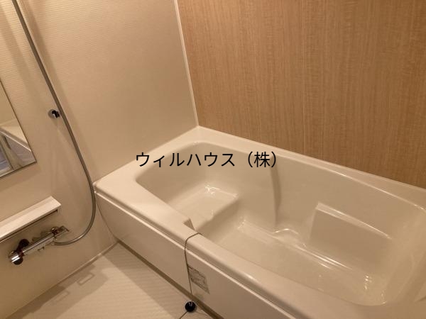 バス・シャワールーム　浴室乾燥機、追い焚き機能付きバス！