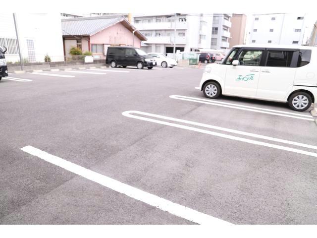 駐車場　駐車場