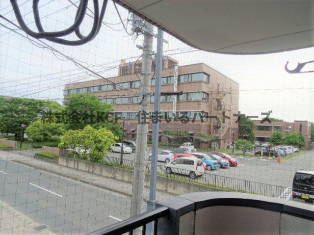 バルコニー　暖かな日差しのふりそそぐバルコニー