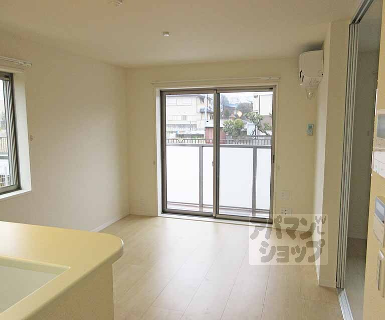 居室・リビング　日の良くあたるお部屋です