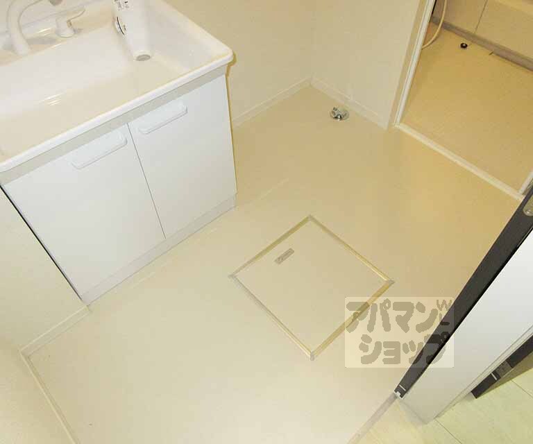 洗面設備　脱衣所も広めの設計です