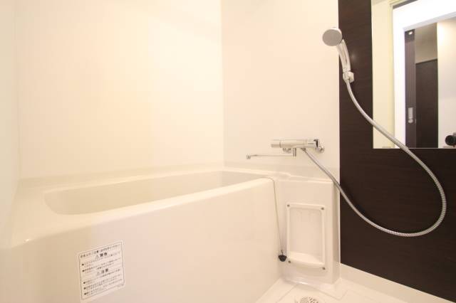 バス・シャワールーム　※１０２号室の写真を流用しています。