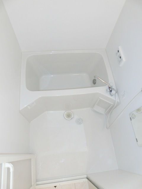 バス・シャワールーム　追い焚き機能付きのバス