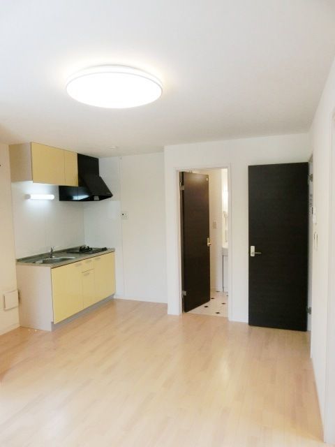 居室・リビング　バルコニー側からのＬＤＫです。