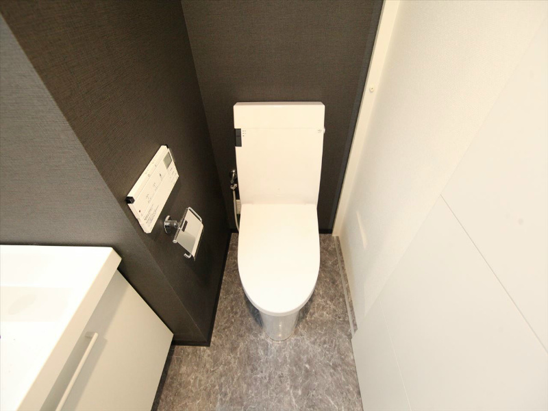 トイレ　温水洗浄暖房便座付トイレ