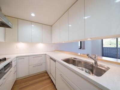 キッチン　コンパクトなキッチンで掃除もラクラク