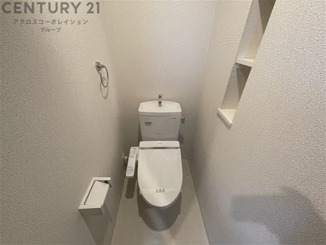 トイレ　温水洗浄便座機能付き！