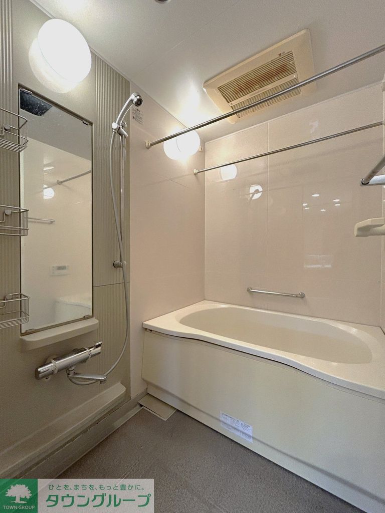 バス・シャワールーム　浴室乾燥機、追い焚き機能付バス（クリーニング前）