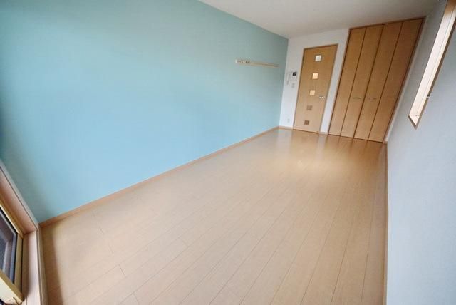 居室・リビング　★アクセントクロスの入った洋室です★