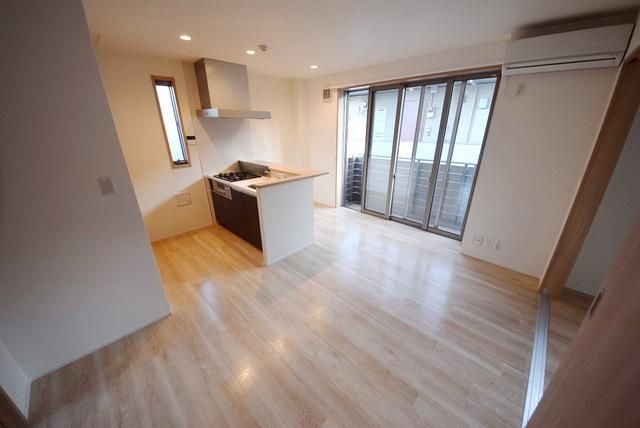 居室・リビング　★白の基調の明るいリビングです★