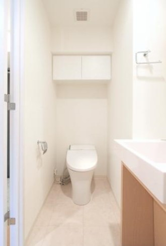 トイレ　温水洗浄便座。