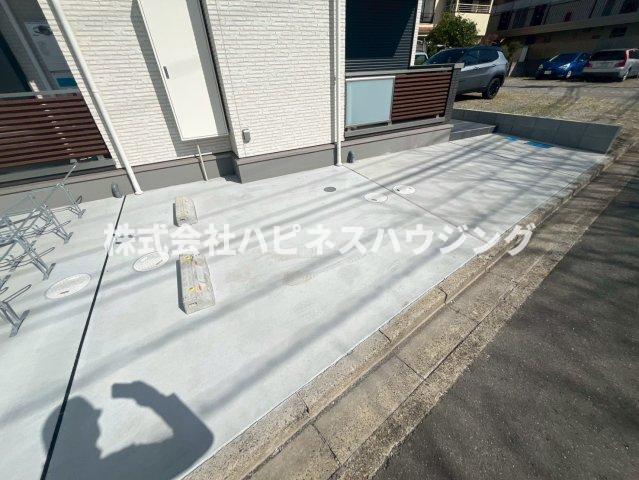 駐車場　敷地内駐車場1台のみ、空き要確認