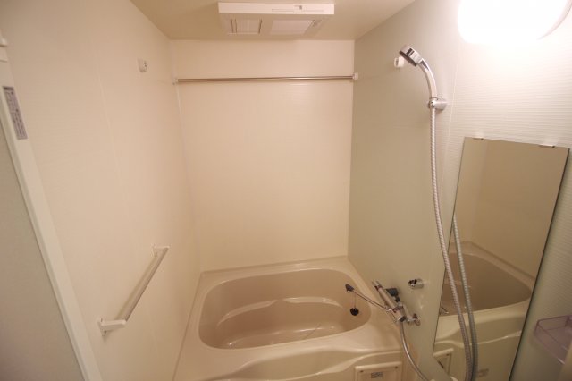 バス・シャワールーム　浴室乾燥機付きバスルーム