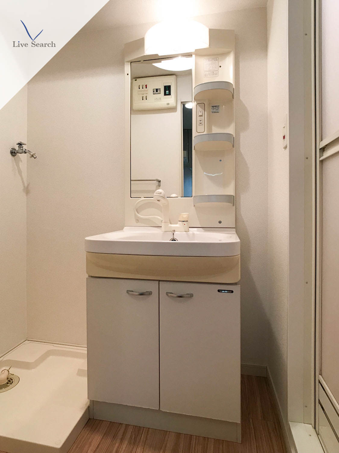 洗面設備　独立洗面台あり、毎朝おしゃれに忙しい女性の方におすすめです