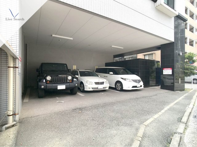 駐車場　車をお持ちの方に嬉しい駐車場付きの物件です