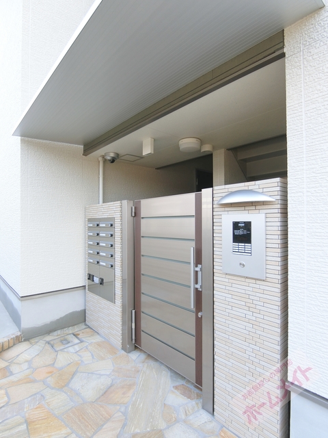 エントランス　オートロック付きで部外者シャットアウト♪