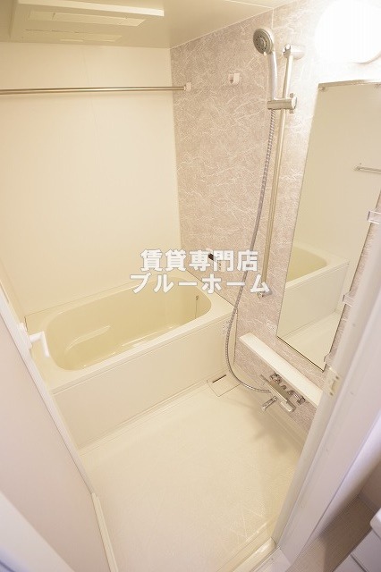 バス・シャワールーム　浴室乾燥機付き！