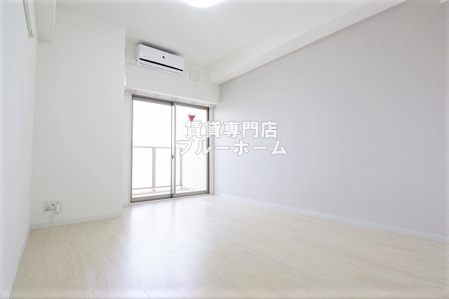 居室・リビング　9帖の明るい洋室！