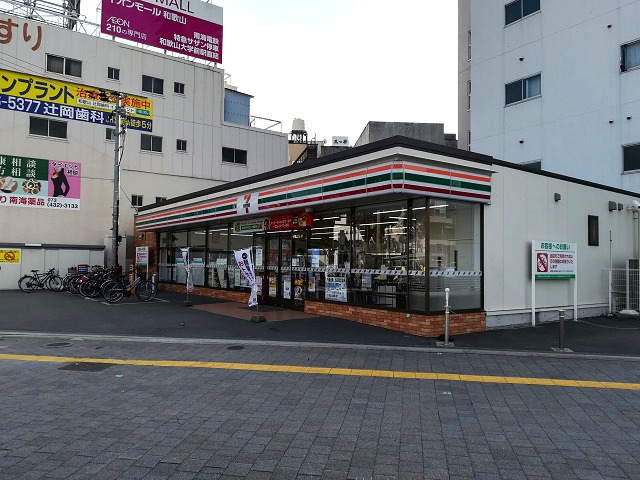 コンビニ　セブンイレブン和歌山市駅前店様（コンビニ）まで427m