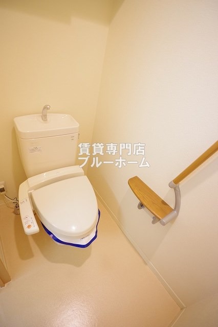 トイレ　温水洗浄便座付き！