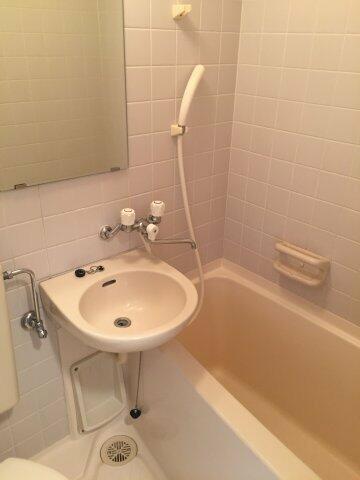 バス・シャワールーム　お手入れのしやすい３点ユニット