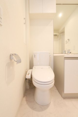 トイレ　参考写真（同物件別部屋）