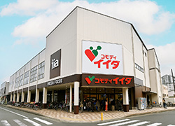 スーパー　コモディイイダ小菅店（スーパー）まで355m
