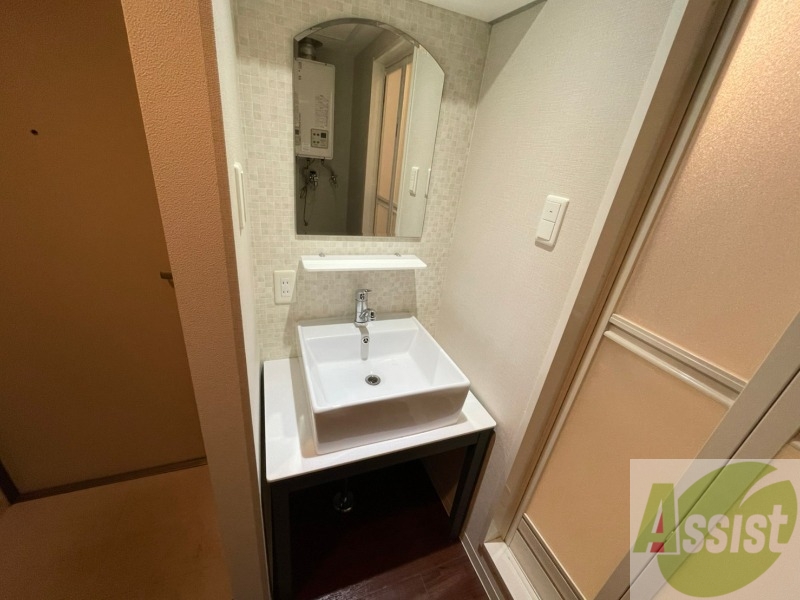 洗面設備　独立洗面台です。身支度はここでばっちりですね。