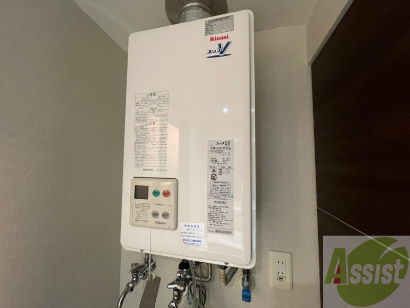 その他設備　給湯器は簡単操作で温度調整ができますよ。