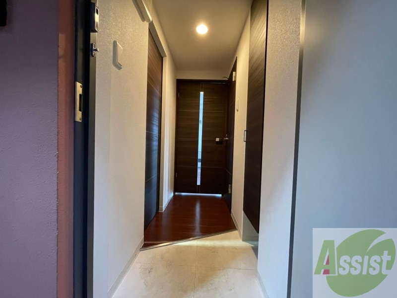 玄関　玄関の様子です。明るい印象ですね。気分もあがりそう。