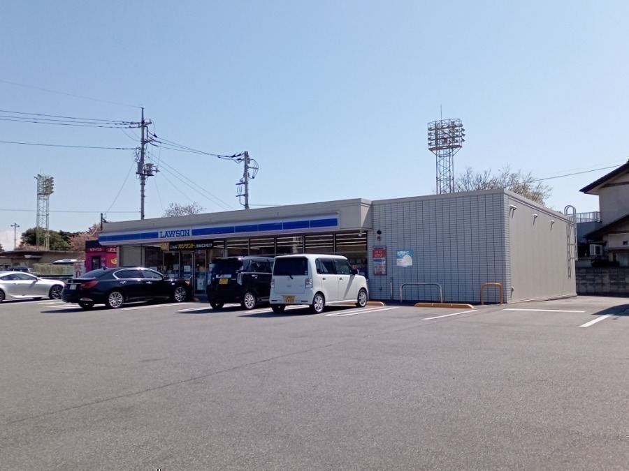 コンビニ　ローソン韮崎本町四丁目店（コンビニ）まで800m