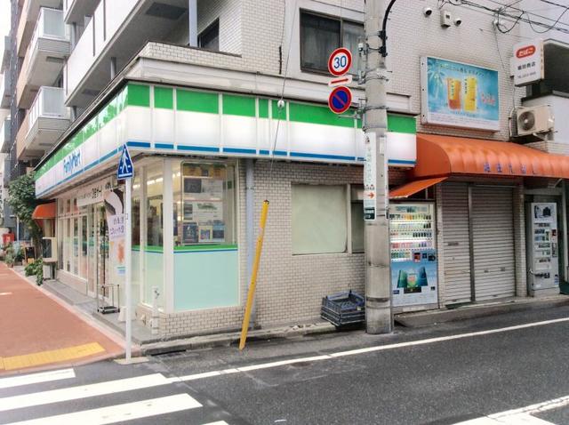 コンビニ　ファミリーマート早稲田鶴巻町店（コンビニ）まで88m