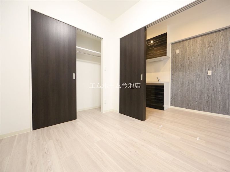 その他部屋・スペース　洋室4.32帖　収納充実しています　LDKと繋げて使用もOK