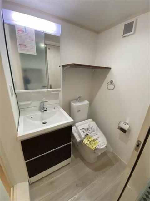 トイレ　同物件別部屋写真