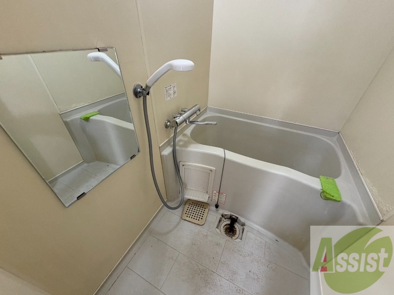 バス・シャワールーム　ユニットバスです。疲れを癒すのに欠かせませんね！