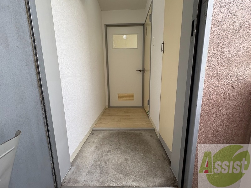 玄関　玄関の様子です。明るい印象ですね。気分もあがりそう。