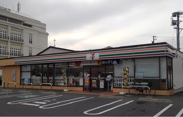 コンビニ　セブンイレブン鈴鹿磯山３丁目店（コンビニ）まで350m