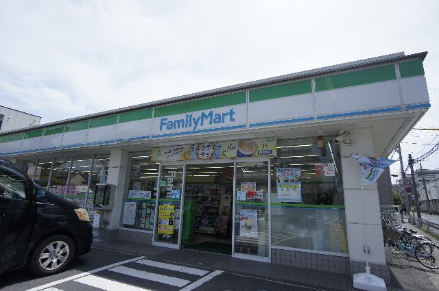 コンビニ　ファミリーマート 南行徳三丁目店（コンビニ）まで117m