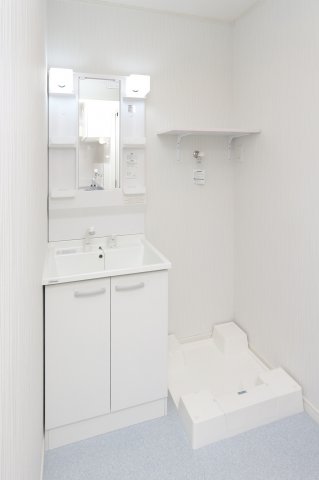 洗面設備　参考写真（同物件別部屋）