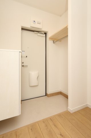 玄関　参考写真（同物件別部屋）