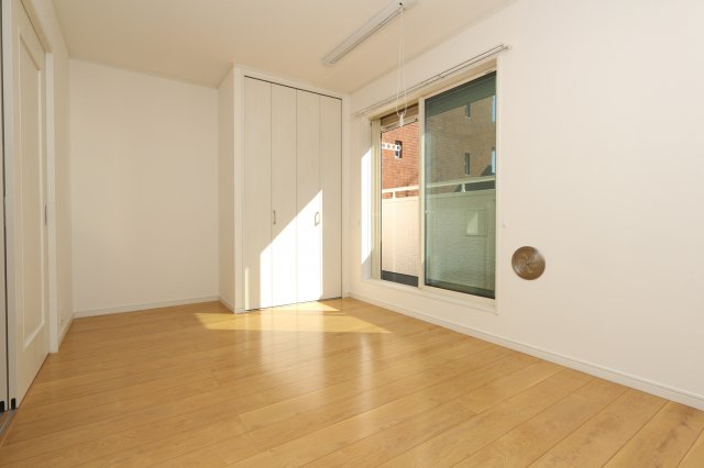 居室・リビング　参考写真（同物件別部屋）