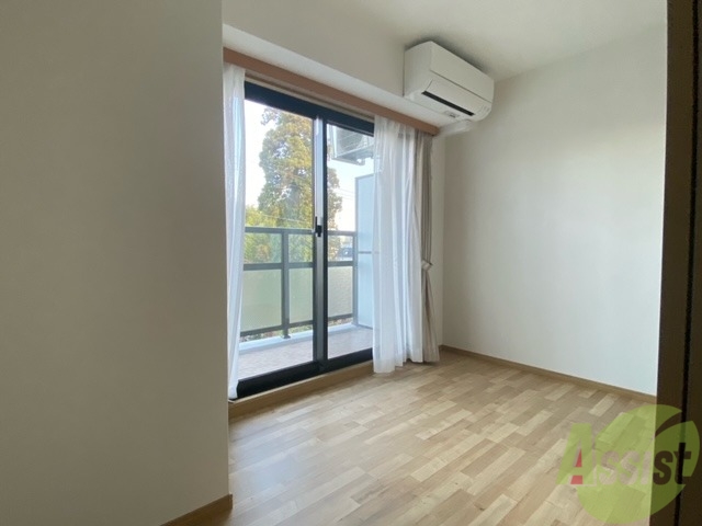 その他部屋・スペース　フローリングのお部屋なのでベッドを置いたら寝室のできあがり