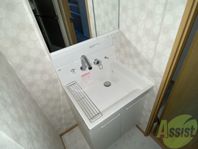 洗面設備　毎日の身だしなみはこちらで、洗面化粧台です