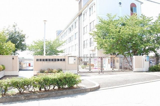 小学校　新田南小学校（小学校）まで355m