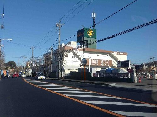 その他　家具用品店あり